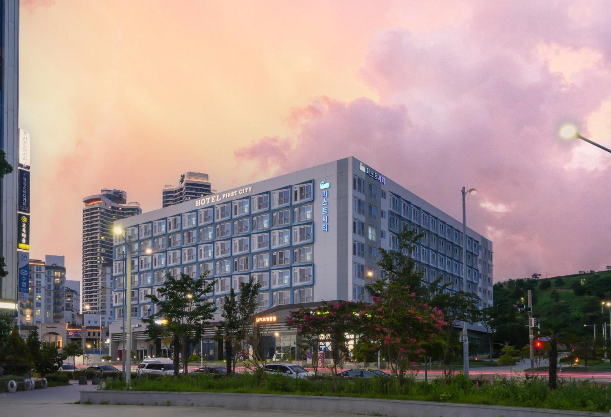 Yeosu Hotel First City Exterior photo