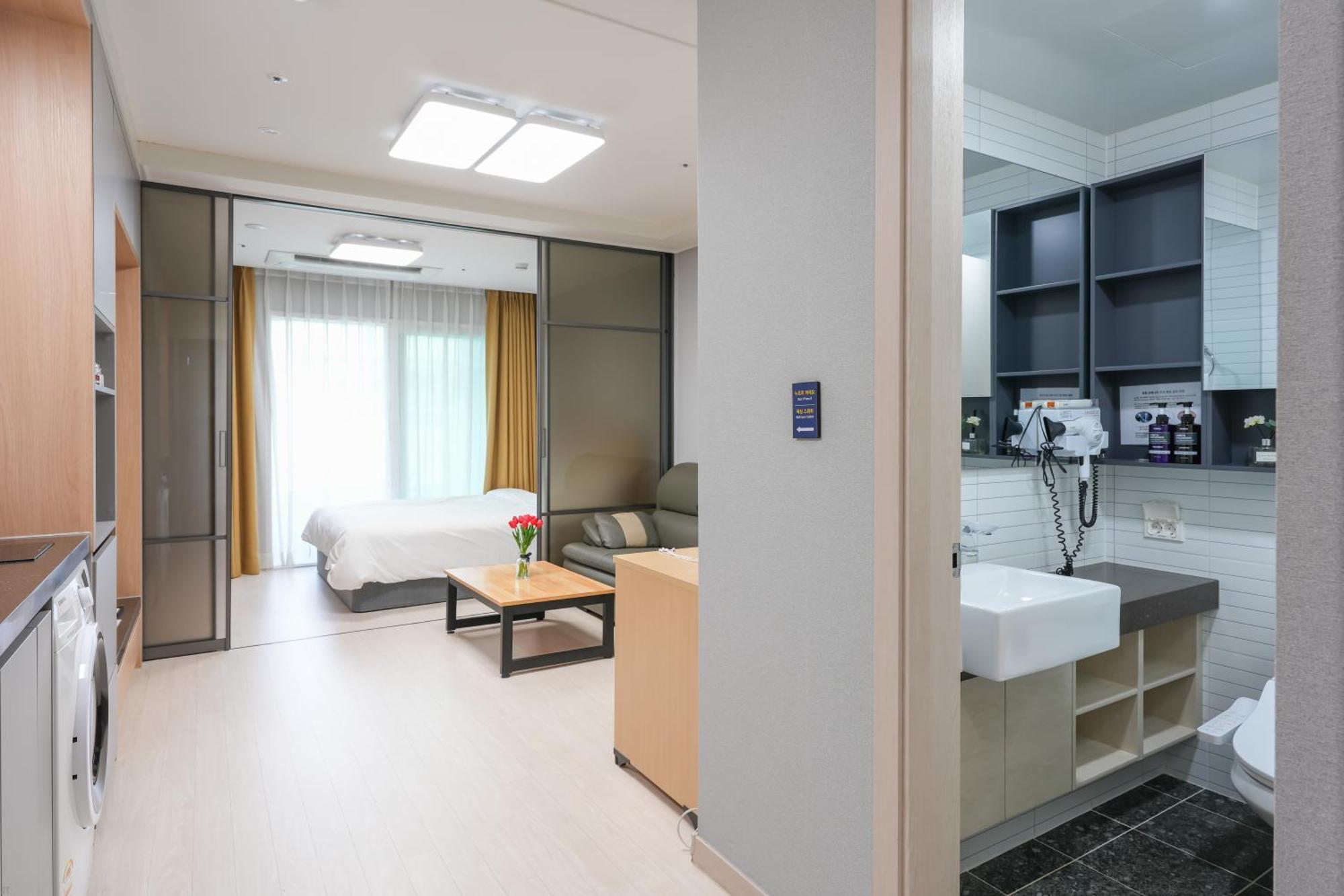 Yeosu Hotel First City Exterior photo